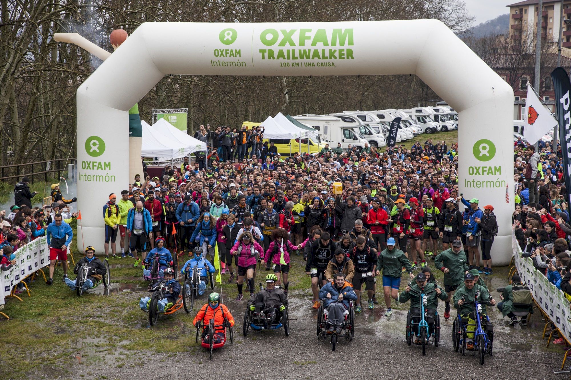 Hoteles Mediterráneo, junto con Porcelanosa, en la Trailwalker Girona 2015